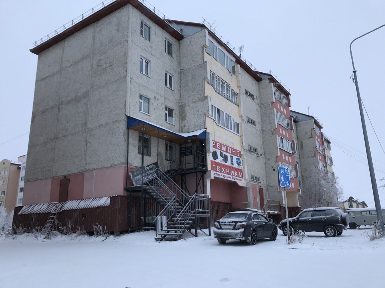 Почему на Севере водяные трубы не зарывают, а протягивают над землей Почему на Севере водяные трубы не зарывают, а протягивают над землей