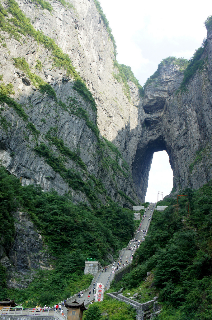 Небесные врата на горе Тяньмэнь в Китае &mdash; фото и видео