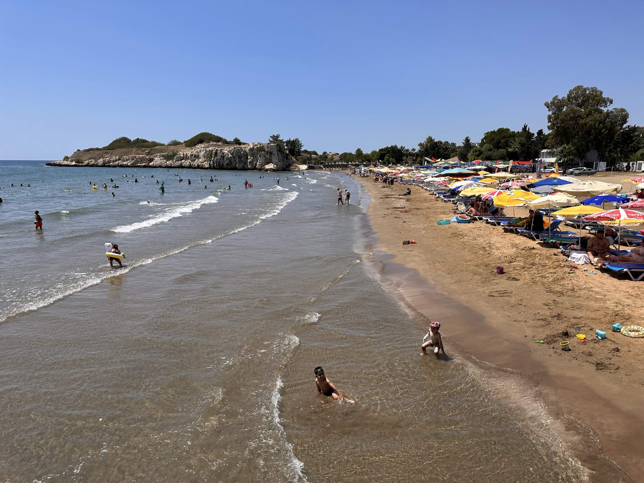 Пляж Ayaş Mersin Halk Plajı — 20 фото, как добраться из Мерсина Пляж Ayaş Mersin Halk Plajı — 20 фото, как добраться из Мерсина