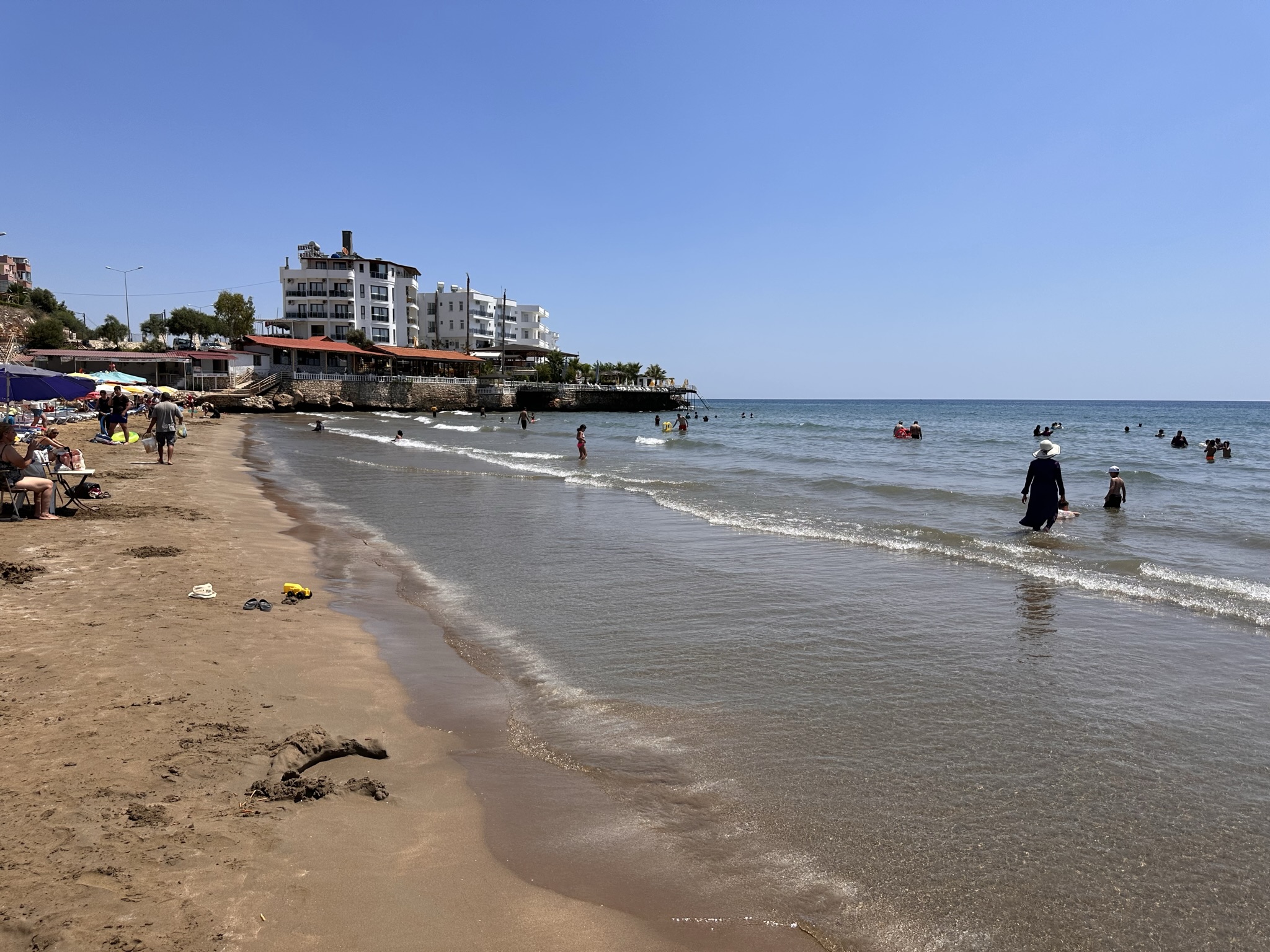 Пляж Ayaş Mersin Halk Plajı — 20 фото, как добраться из Мерсина Пляж Ayaş Mersin Halk Plajı — 20 фото, как добраться из Мерсина