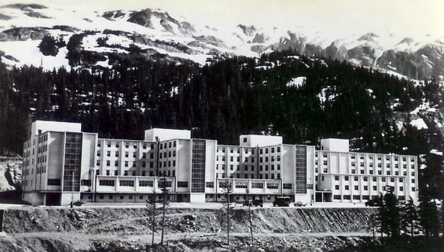 Необычные города мира — Уиттиер (Whittier), город на Аляске, где все жители друг другу соседи Необычные города мира — Уиттиер (Whittier), город на Аляске, где все жители друг другу соседи